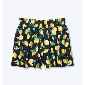 VS Pink Black with Lemons Smocked Shorts - NWT ✨
